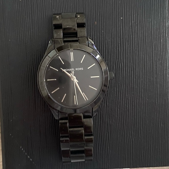 Micheal Kors Watch✨ - Picture 6 of 8